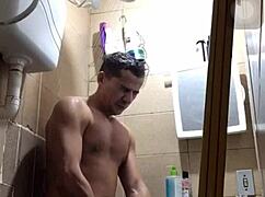 Man, I’m so into big cock fetish stuff... ugh, help!