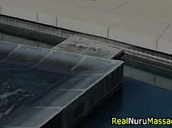 ik krijg een nuru massage van deze oosterse babe, ze blaast me en trekt mijn lul zo hard in deze groep hd hardcore sessie