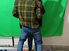 इंडियन लड़की बेडरूम में सेक्सी मूव्स से आग लगा देती है