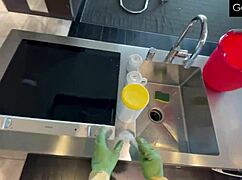 Sage Roux, fileli kostümle sıkı poposunu sertçe becertiyor!