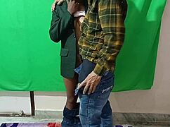 इंडियन लड़की बेडरूम में सेक्सी मूव्स से आग लगा देती है