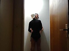 Chytil jsem kamarády s velkýma čurákama na chodbě po tělocvičně