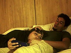 Mijn stiefbroer ramt zijn pik in mijn mond zonder genade vult mijn bekje met zaad als zijn sletje