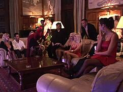 Видел, как похороны брюнетки стали дикой групповой оргией?