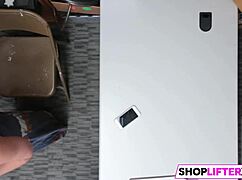 Tuhostivý čurák trestá roztomilou zlodějku Avi v tvrdém obch. sexu