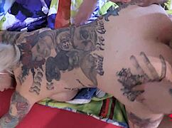 Ausgewöhnlicher Dreier mit Jungfrau Eva, wild German threesome action