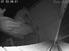 Изменяющая жена тайком с другом в табуированном трахе на балконе отеля