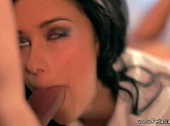 وجه مشبع بالمني