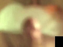 Normaalia seksiä? Ei, Cleo saa kovan panon sängyssä siemensadossa