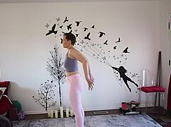 Joga lekcija 371 se počuti tako dobro z njenim seksi ritom