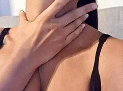 Η Claudia Bavel πίνει και τραβάει compilation