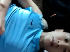 Den här killen med enorm kuk är snackisen på scenen