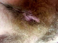 Potopi se v 10 minut bližnjega posnetka dlakave pičke z ogromnim grmom!