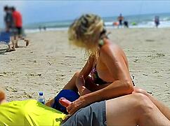 Nézd, ahogy újra élvezek óriás farokkal mindenki előtt?