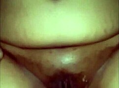 Εβόνι Παχιά MILF Γαμάται από Λευκή Λεσβία με Στραπόν σε Έντονη Συνεδρία