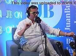 Mollysmith mindenhol spriccel a sybian gépen Juan Bustos podcastján