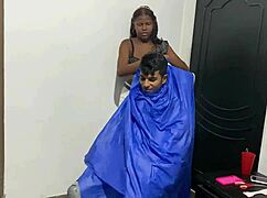 Me corto el pelo y termino follando duro con mi peluquera