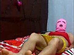 Madrastra monta polla gorda en Navidad sudando de puro placer