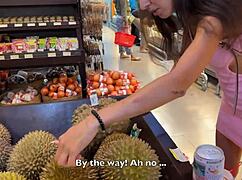 ρε μαλάκα, της παίρνω τα πάντα αν παρελάσει στο σούπερ μάρκετ με σπέρμα στο πρόσωπο... cumwalk!