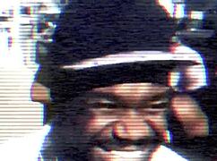 Sandy Sweet na Thrillys velkém černém gauči s tlustým zádím velkoprsá milfka v divoké scéně