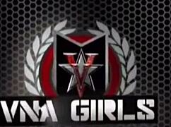 Natalia Starr kneels 😏