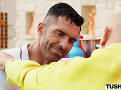 Tushy Sia Lumi & Megan עושות אורגיה אנאלית במסיבת רווקים