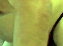 O aktif genç sikici açgözlü götümü isteyerek sokuyor