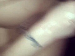 elsker hun at sutte mens hun knepper sig selv