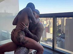 Панти на сестра по мъж в балкона на хотел ще те шокира?