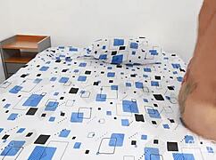 Rubia puta se llena el culo de leche