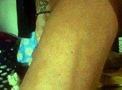 Bareback-Stud sündigt tief in süßem Arsch mit intensivem Toy-Action