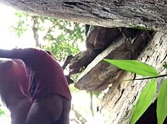 Любительская пара устраивает дикий секс на пляже с волосатой большой попкой