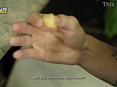 Stagiara lacomă ia pulă mare la serviciu.