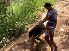 Jemné sex hry v lese po tréningu