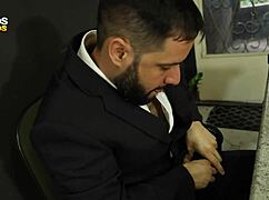 O Estagiário Guloso Takes On Monster Cock at Work