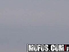 Ей, Зузана, искаш ли да зарежеш солото? Хайде на хардкор секс на плажа!