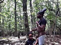 Buiten kontlikken in bos