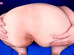 Shaking fat booty, mama spreads wide to fart on your dick