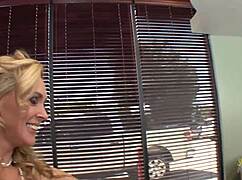 Super Hot Busty Mature Milfs Eating Pussy In Lesbian Massage!