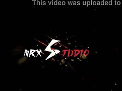 Močení, anální píštění s obrovským čurákem v prdeli, dvojitá kunda a drsný akce.