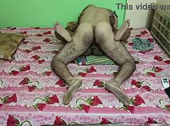 Coroa casada curte foda apaixonada com o marido gemendo alto