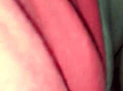 Pikku April rakastaa intohimoisesti kovaa kullin panemista pilluunsa