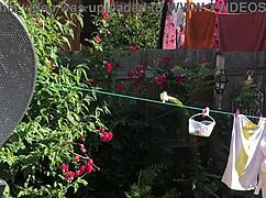 Vecină sexy cu țâțe căzute și cur mare