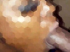 Milfka cucá velký čurák a bere ho hluboko