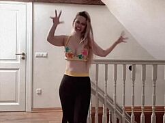 ¡Wow, mira a esta diosa bailarina del vientre enorme moviéndose como magia! 💃