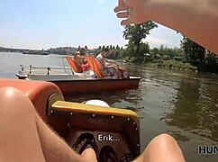 Извита мацка с сочни цици чука непознат за пари