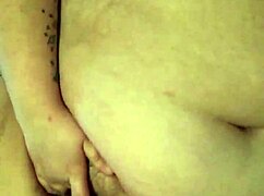 Просто си почивам и си играя, опипвам всяко кътче от тялото си