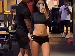 A venit la sală antrena intens terminat cu muie înainte petrecere