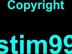 Hé, regarde ces MILF lesbiennes qui pénètrent des trous de pisse avec des légumes