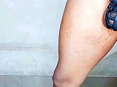 לטינה חמודה כלואה סיסי קוקולד מקבלת זיין עם צעצועים